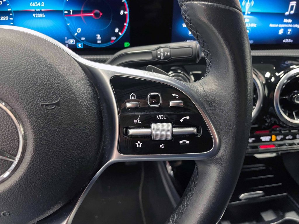 MERCEDES-BENZ A 180 D PREMIUM AUTO - 42