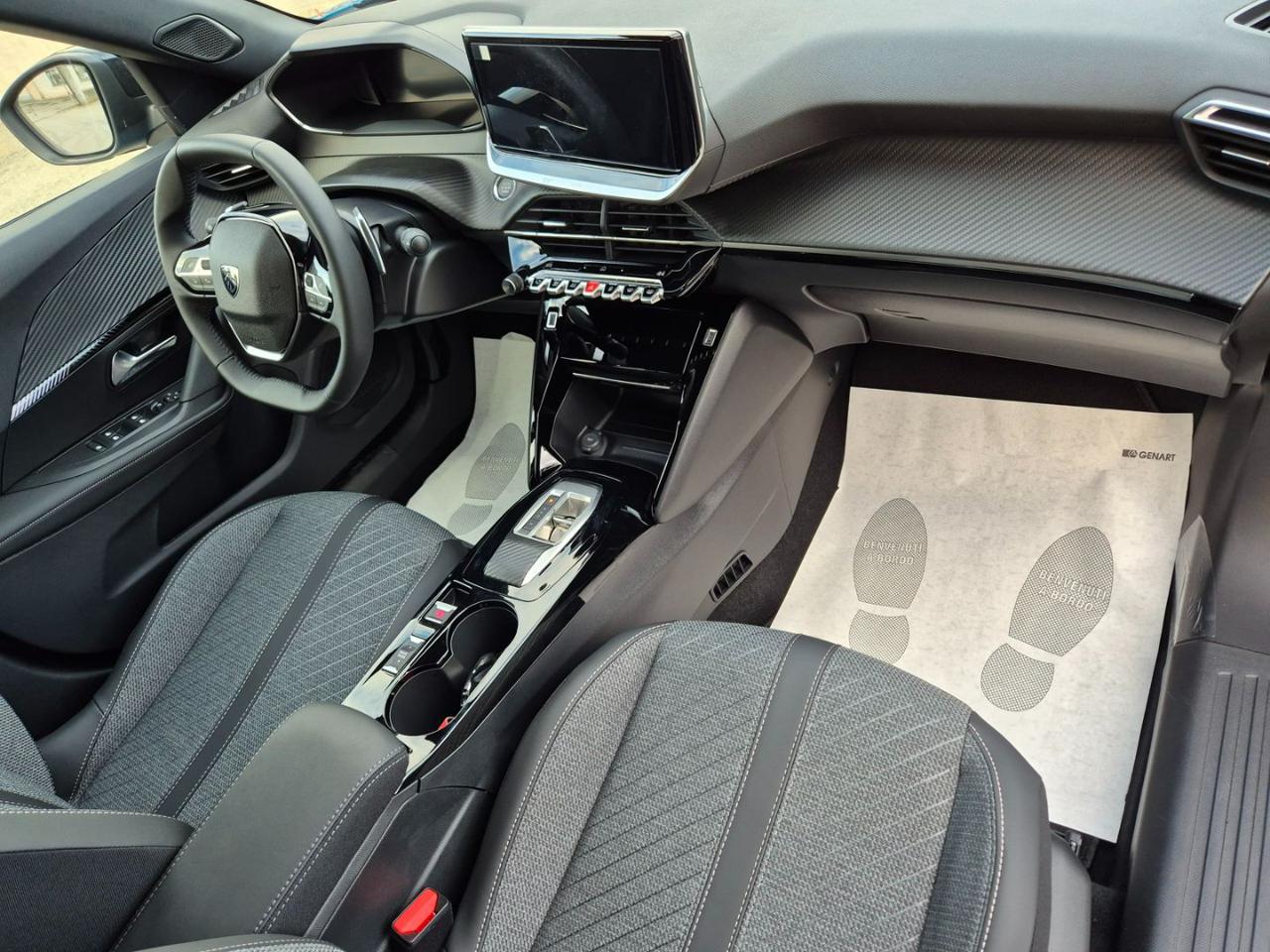 PEUGEOT 2008 Hybrid 145 e-DCS6 Allure - 12