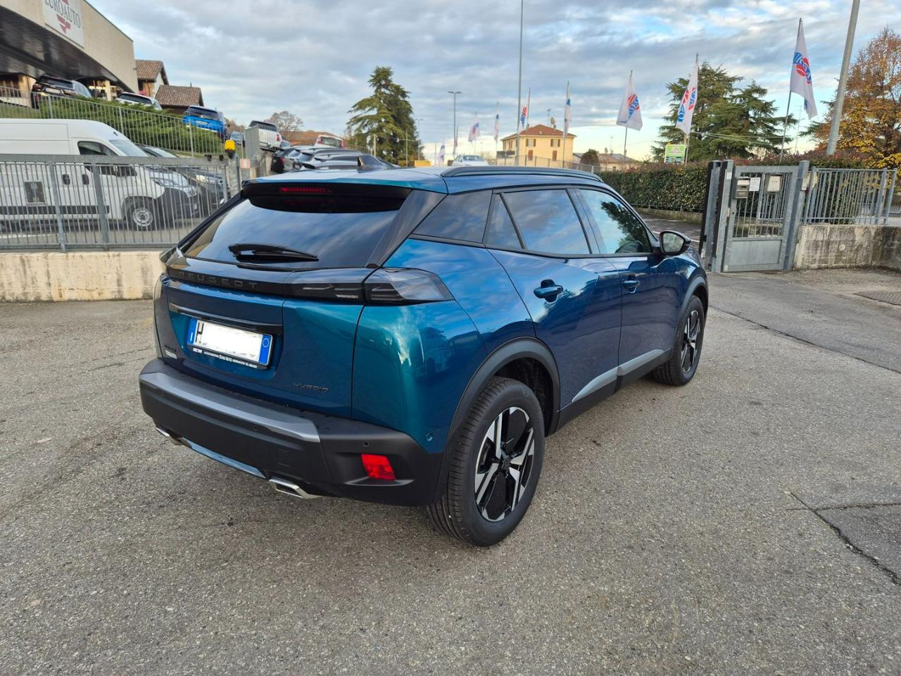 PEUGEOT 2008 Hybrid 145 e-DCS6 Allure - 7