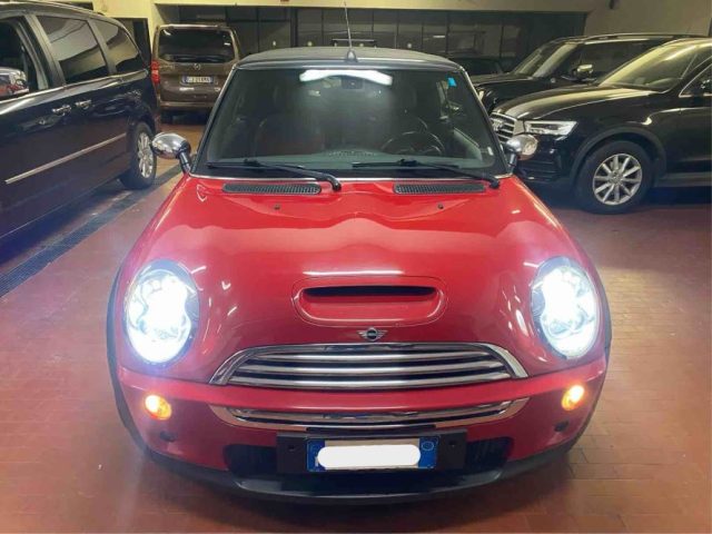 MINI Cabrio Rosso pastello