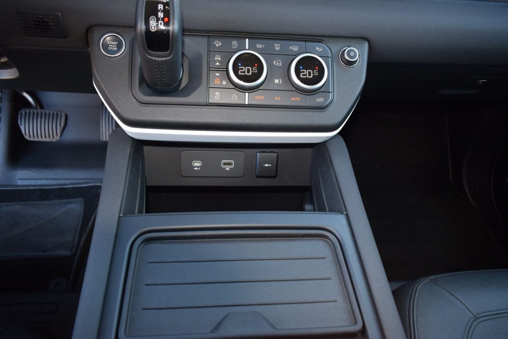 LAND ROVER Defender Defender 110 3.0D I6 200 CV AWD Auto SE - 13