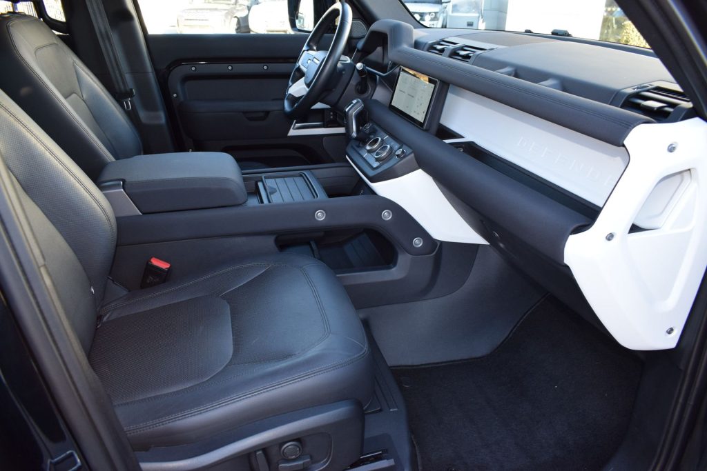 LAND ROVER Defender Defender 110 3.0D I6 200 CV AWD Auto SE - 16