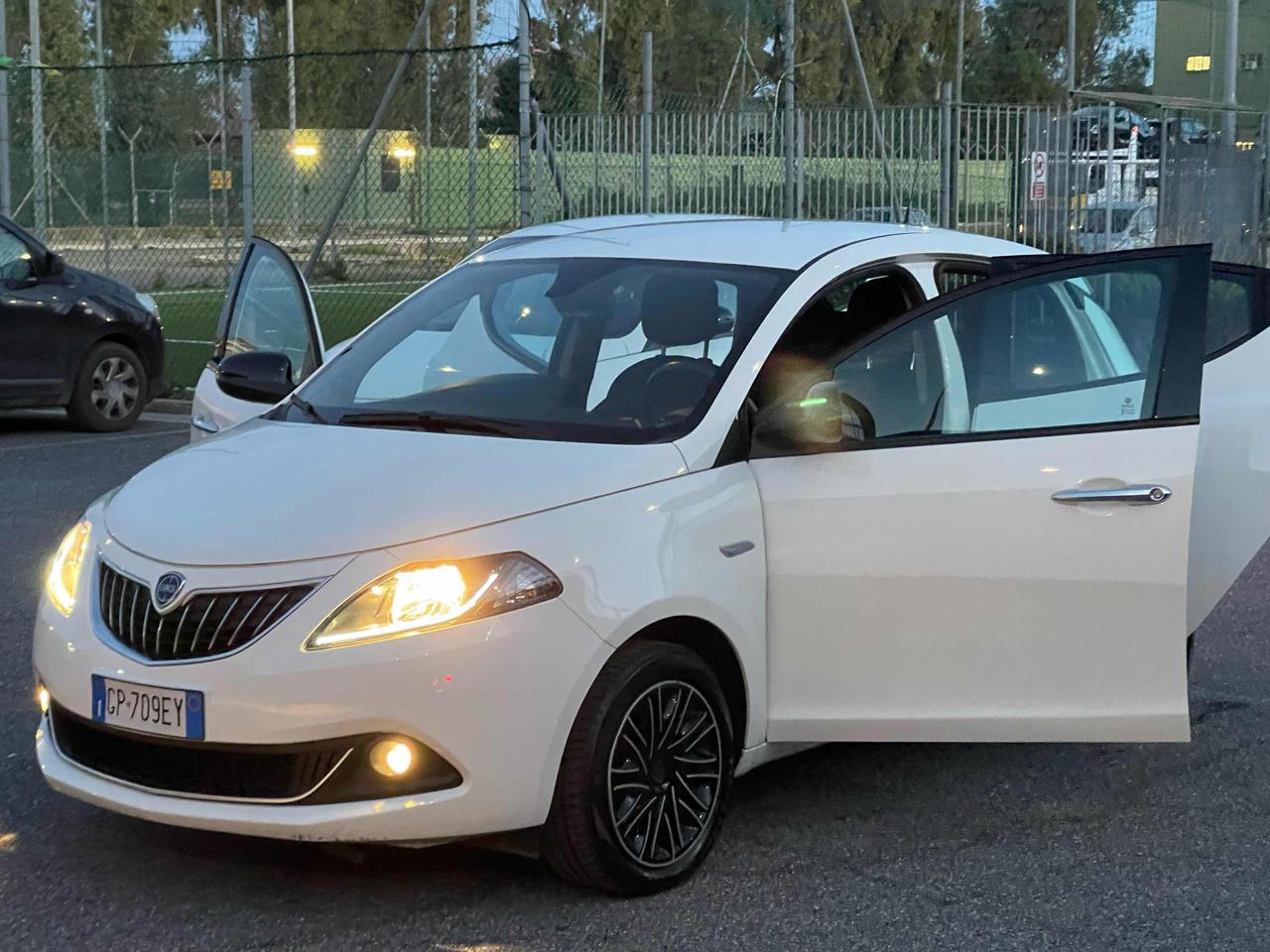 LANCIA Ypsilon 1.0 FireFly 5 porte S&S Hybrid Gold Plus - 3
