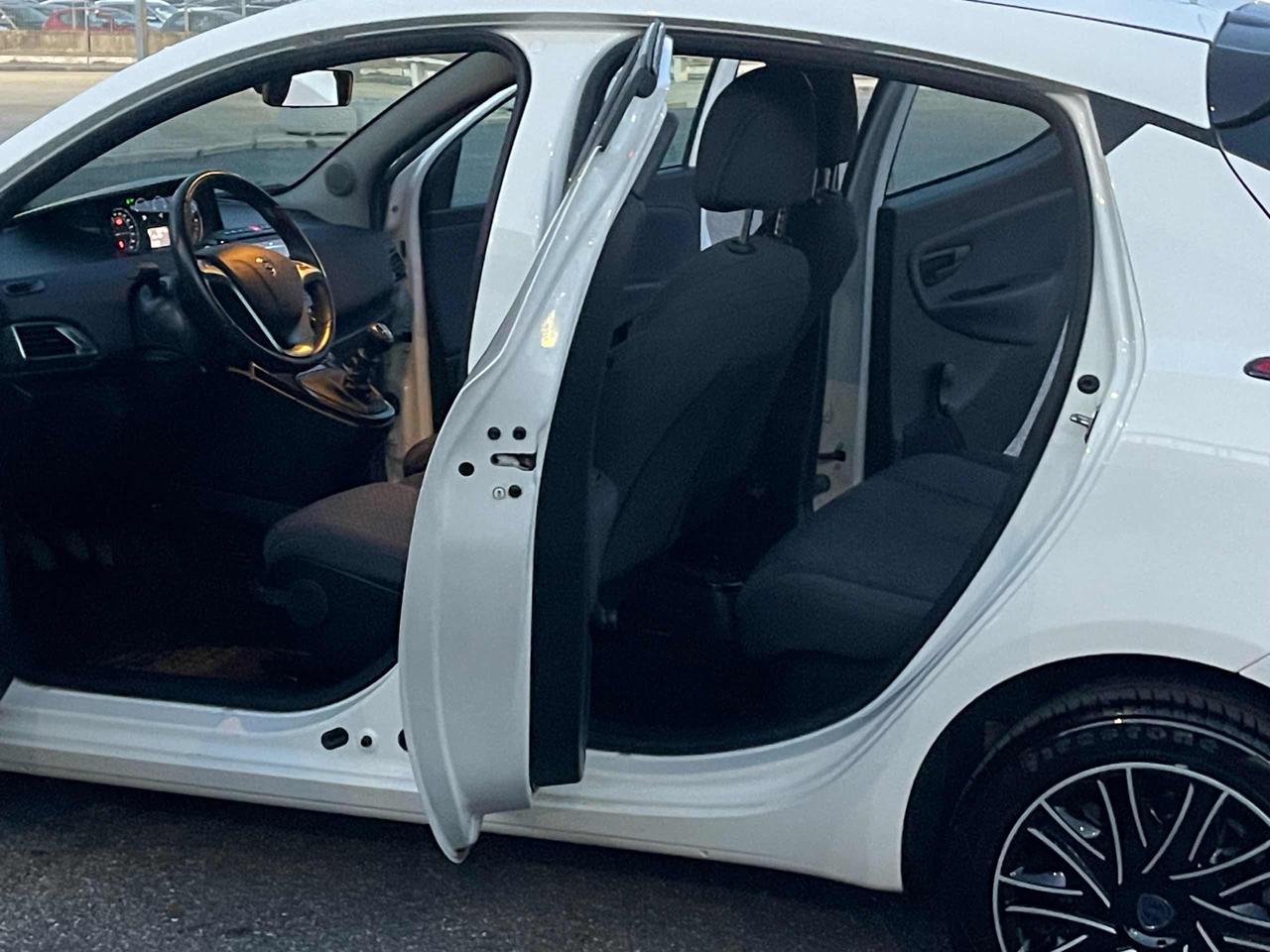 LANCIA Ypsilon 1.0 FireFly 5 porte S&S Hybrid Gold Plus - 4