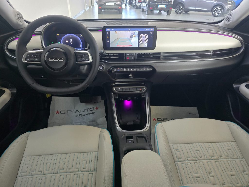 FIAT 600 Hybrid 100 CV DCT MHEV La Prima - 11