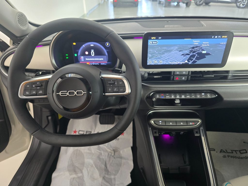 FIAT 600 Hybrid 100 CV DCT MHEV La Prima - 12