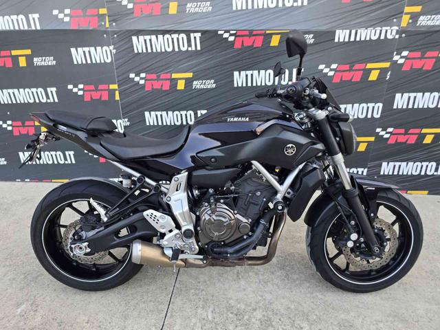 YAMAHA MT-07 Nero metallizzato