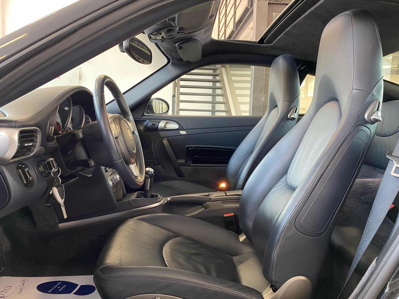 PORSCHE 911 Carrera 4S Coupé - 11