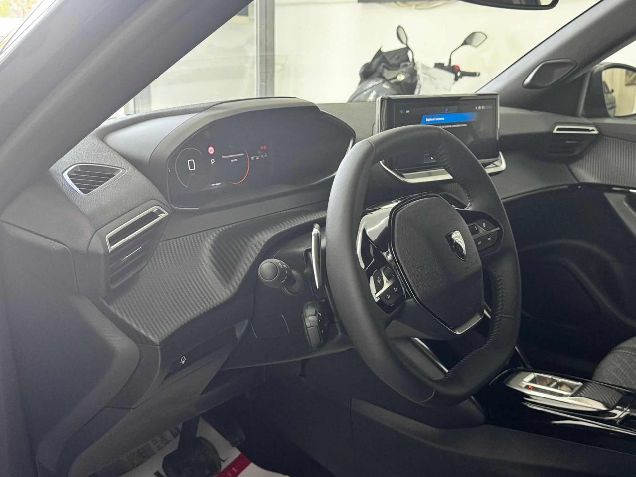 PEUGEOT 2008 Hybrid 145 e-DCS6 Allure - 25