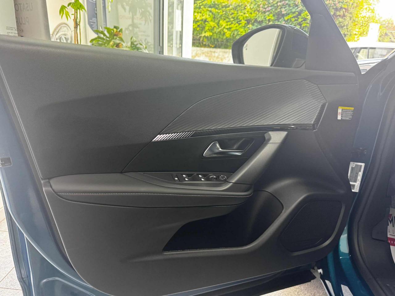 PEUGEOT 2008 Hybrid 145 e-DCS6 Allure - 68