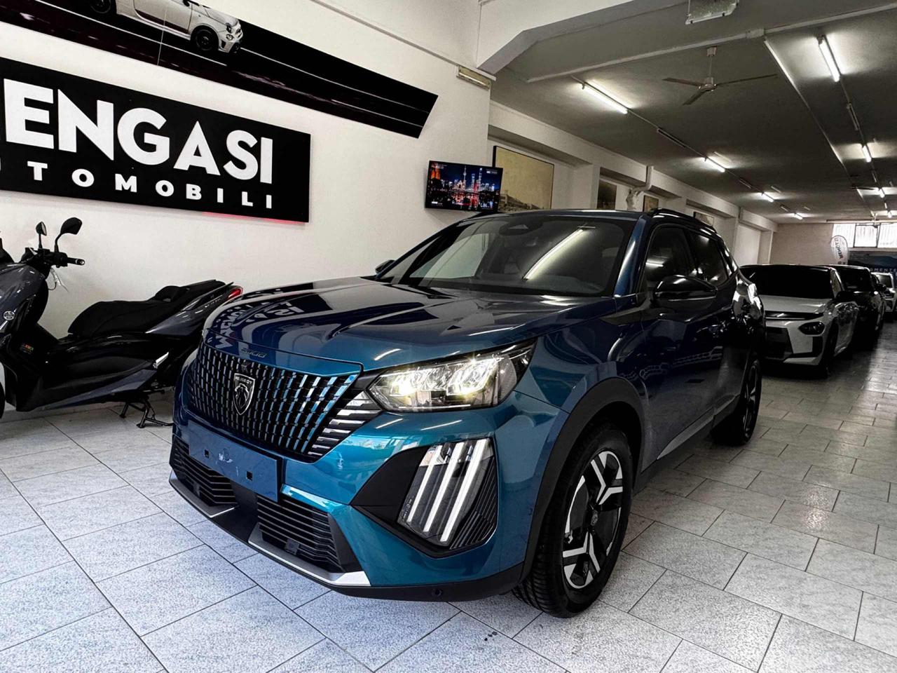 PEUGEOT 2008 Hybrid 145 e-DCS6 Allure - 29