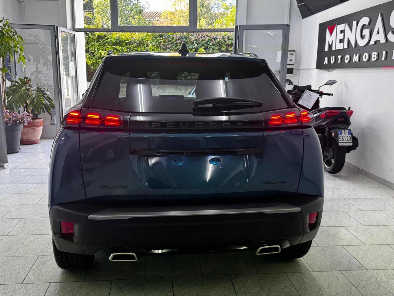 PEUGEOT 2008 Hybrid 145 e-DCS6 Allure - 37