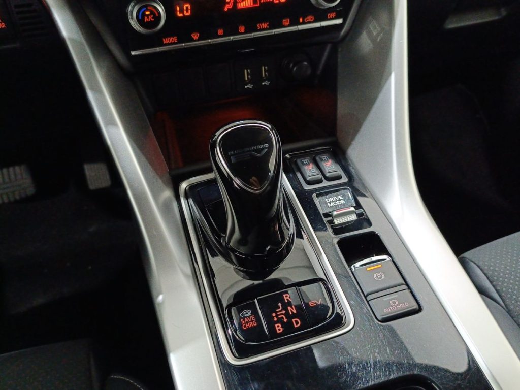 MITSUBISHI Eclipse Cross 2.4 MIVEC 4WD PHEV Instyle SDA Pack 0 - 8