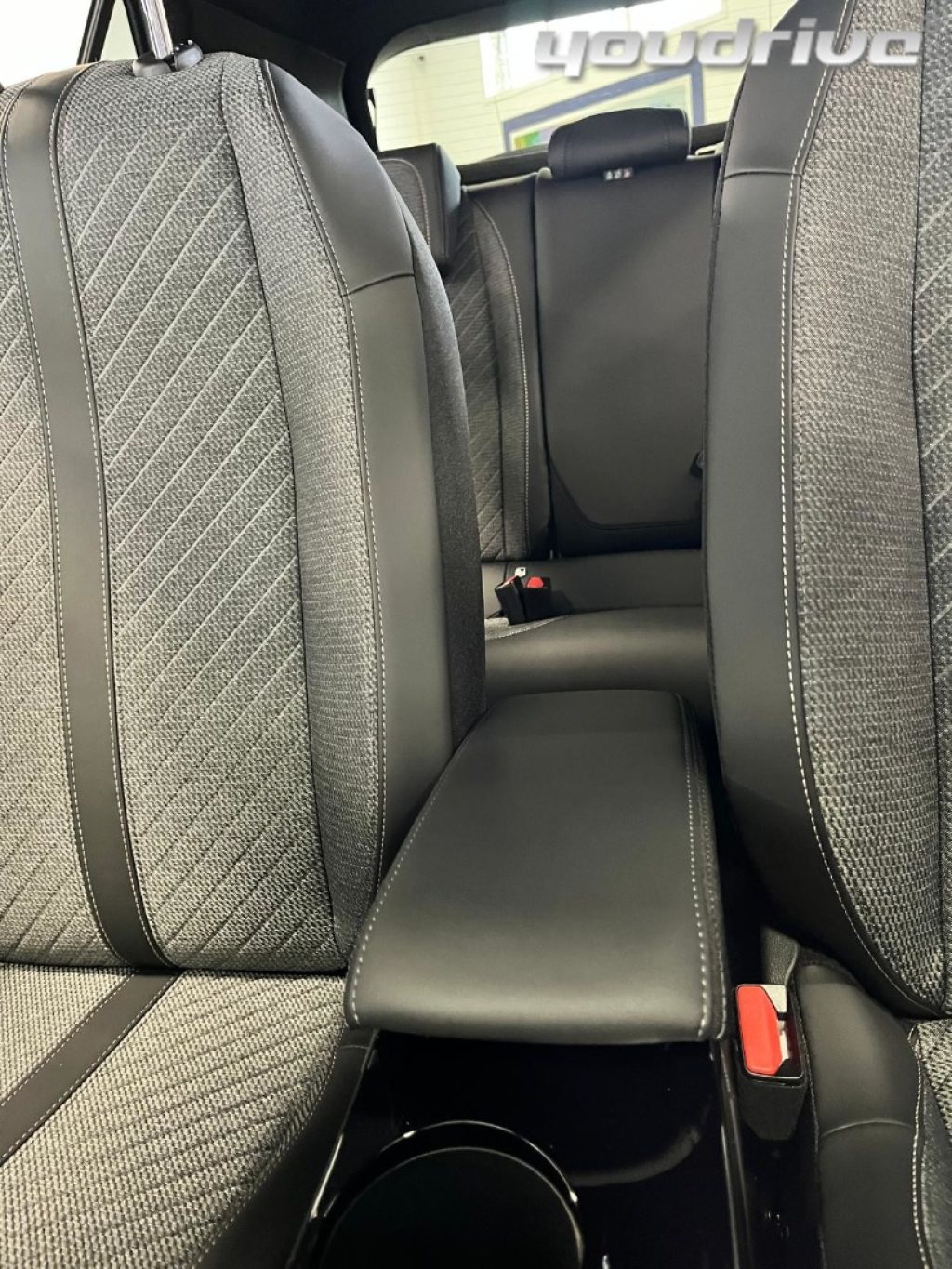 PEUGEOT 2008 / PureTech 100 S&S Allure KM0 - 9