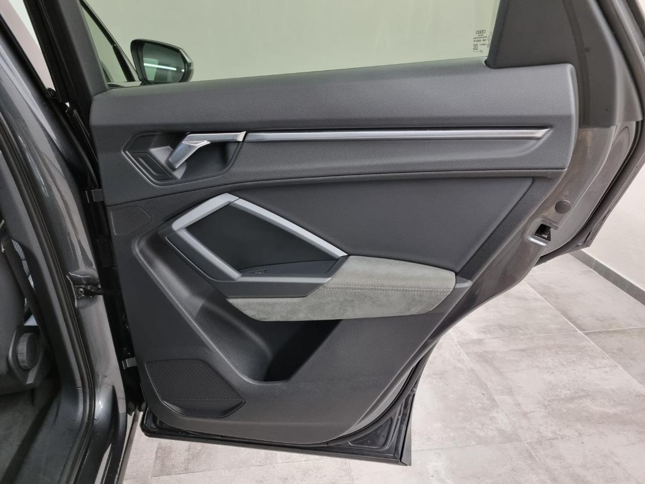 AUDI Q3 SPB 35 TDI S tronic S LINE edition - 36