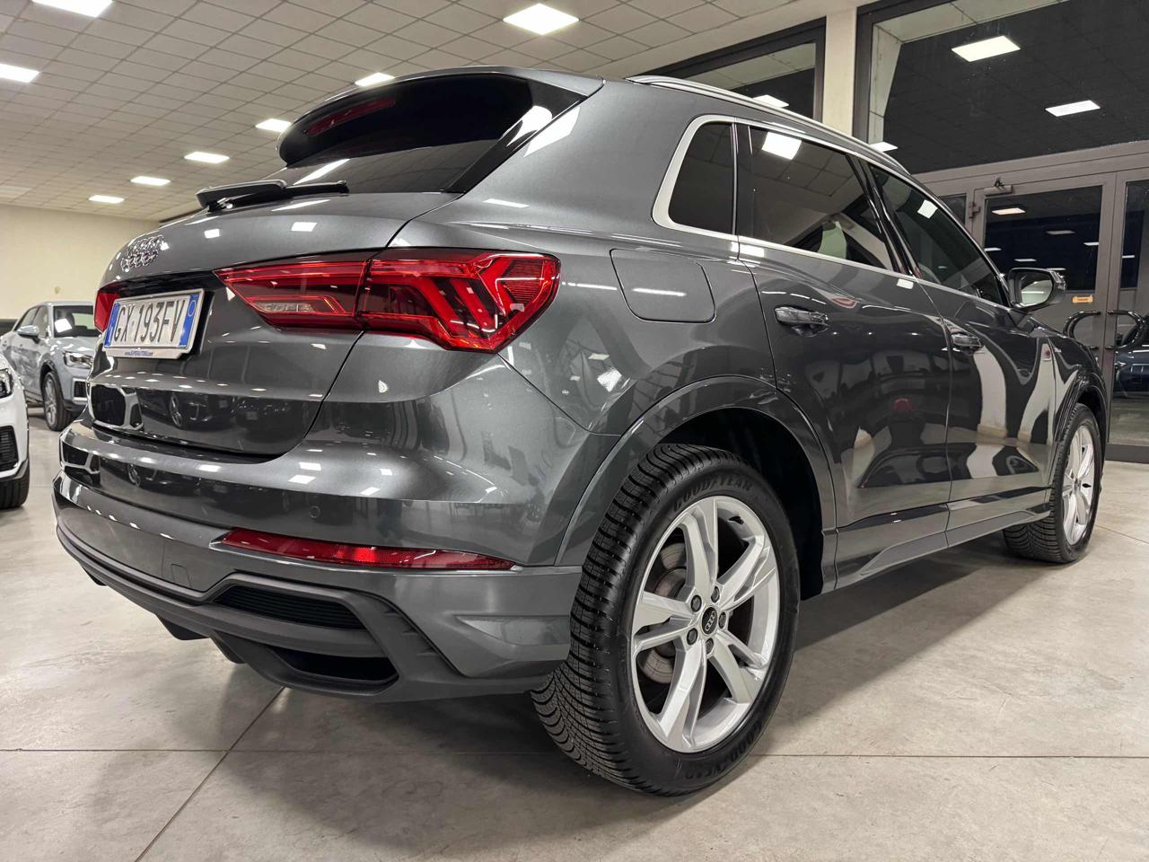 AUDI Q3 35 TDI S tronic S line Interiors - 4