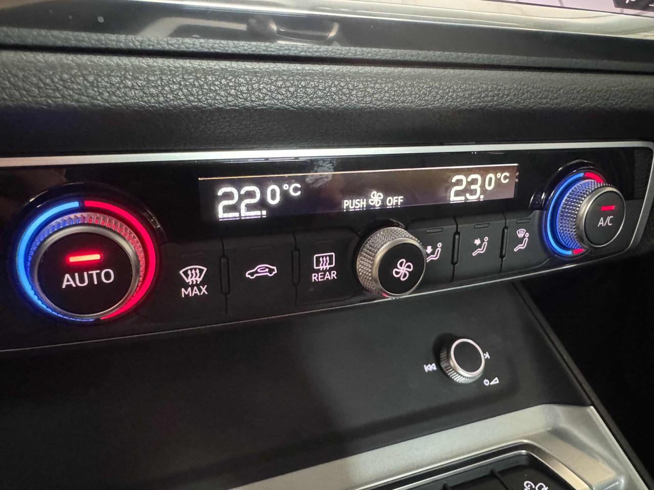 AUDI Q3 40 TDI quattro S tronic Business - 21