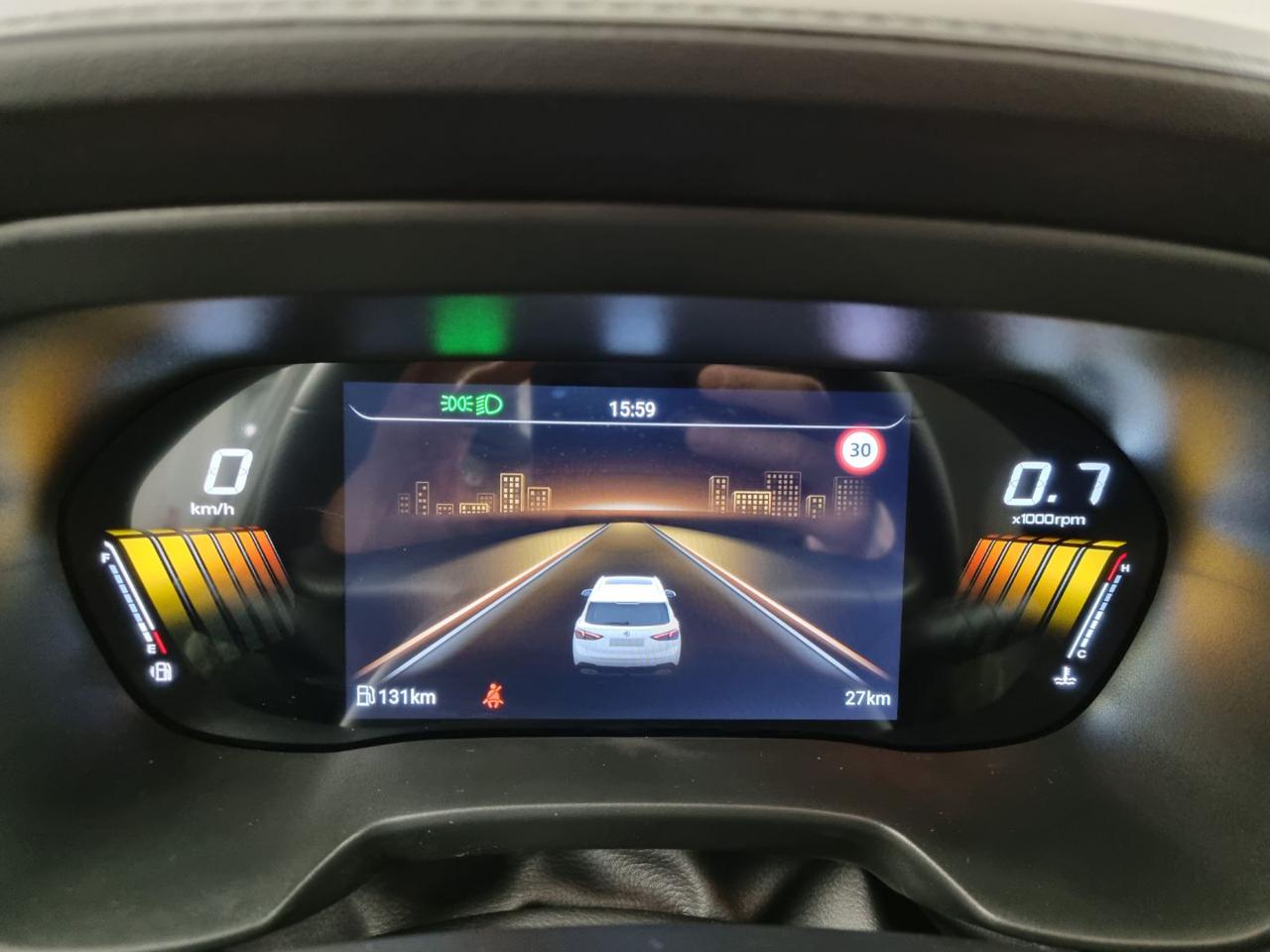 MG ZS 1.5 Standard - 9