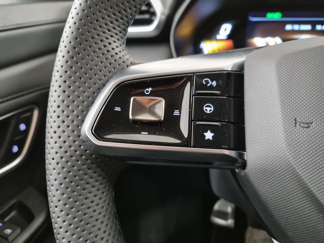 MG ZS 1.5 Hybrid+ Luxury - 17