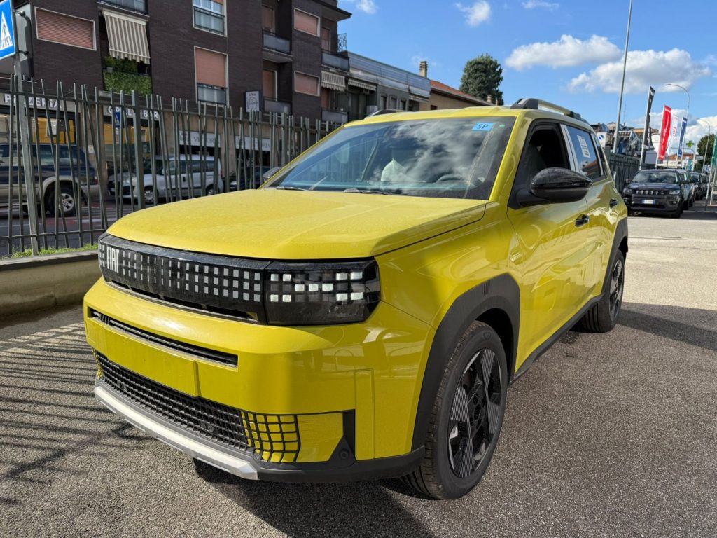 FIAT Grande Panda 1.2 Hybrid S&S La Prima - 2