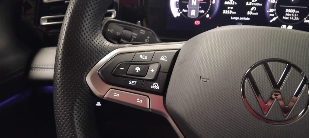 VOLKSWAGEN Tiguan 2.0 TDI 150 CV DSG R-Line - 25