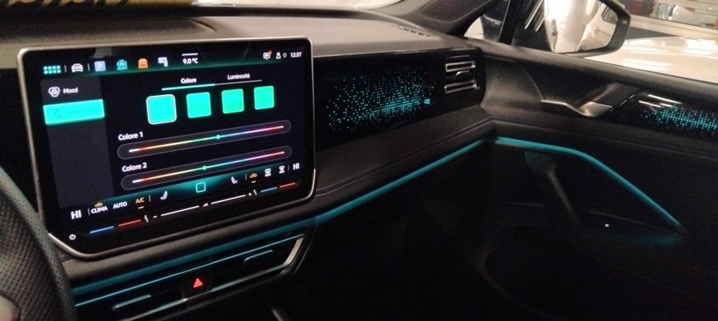 VOLKSWAGEN Tiguan 2.0 TDI 150 CV DSG R-Line - 44