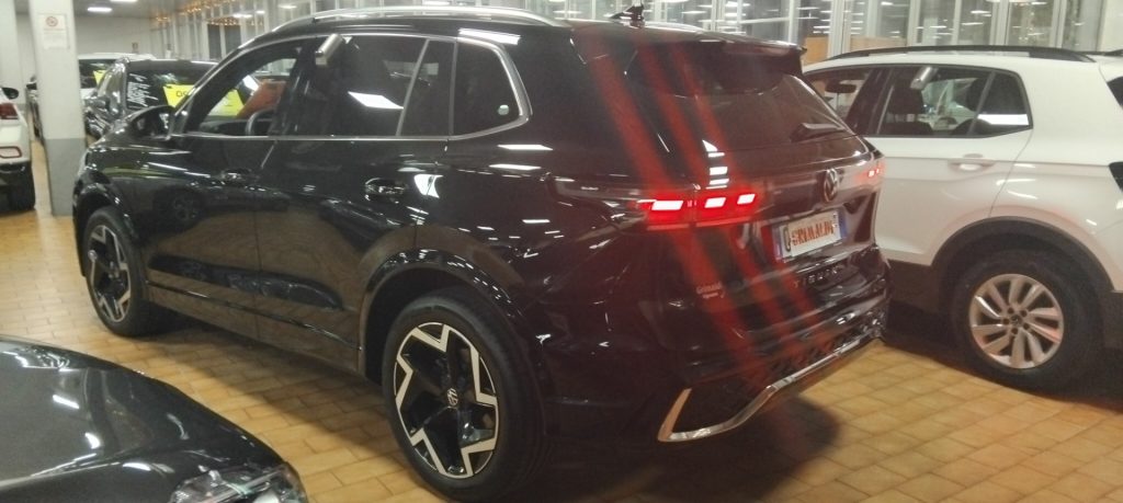 VOLKSWAGEN Tiguan 2.0 TDI 150 CV DSG R-Line - 3