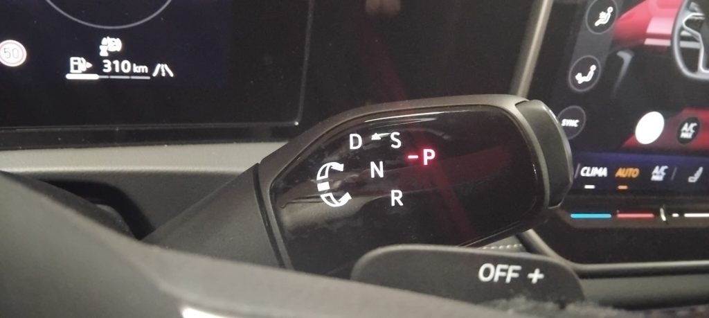 VOLKSWAGEN Tiguan 2.0 TDI 150 CV DSG R-Line - 18