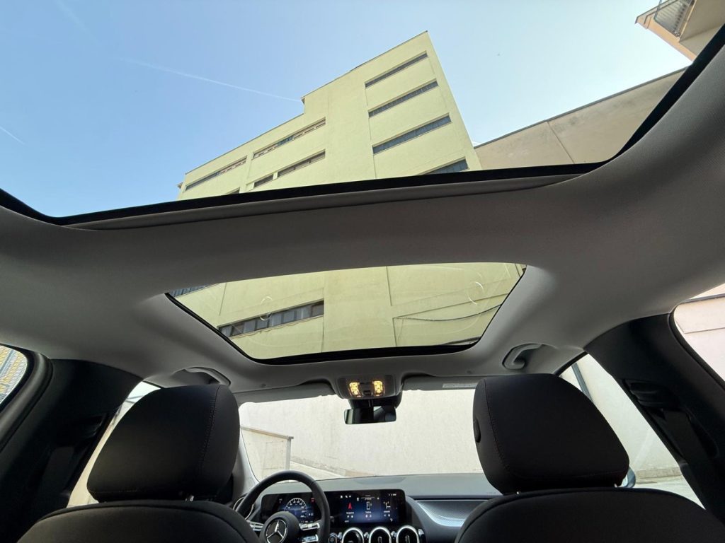 MERCEDES-BENZ GLA 180 Automatic AMG Line Premium - 28