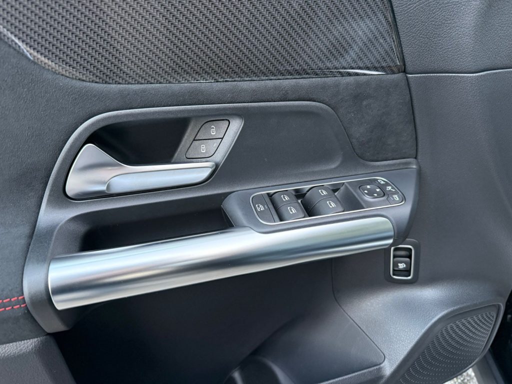 MERCEDES-BENZ GLA 180 Automatic AMG Line Premium - 25