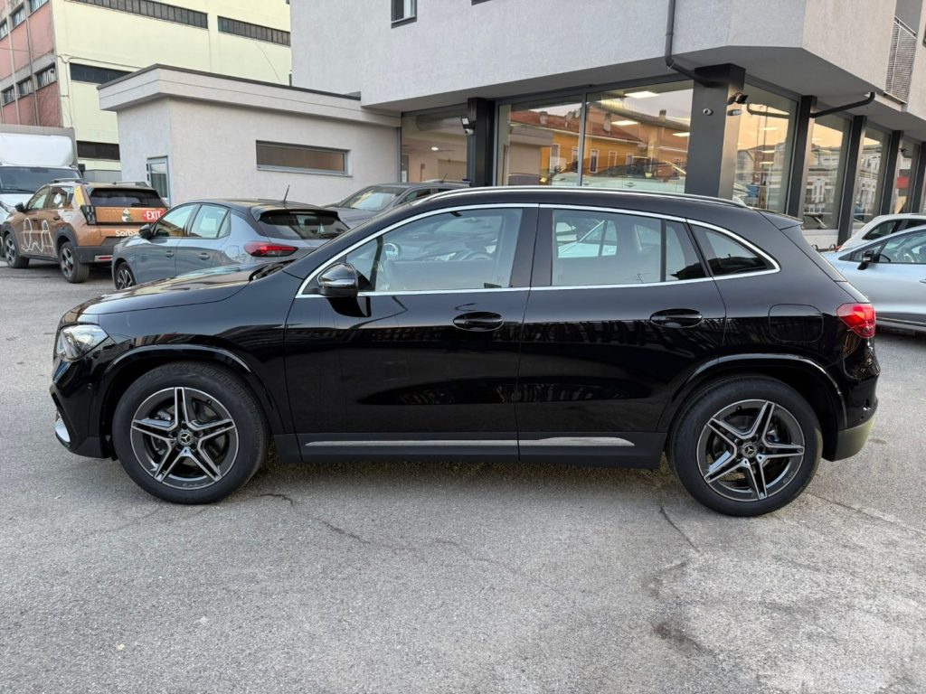 MERCEDES-BENZ GLA 180 Automatic AMG Line Premium - 2