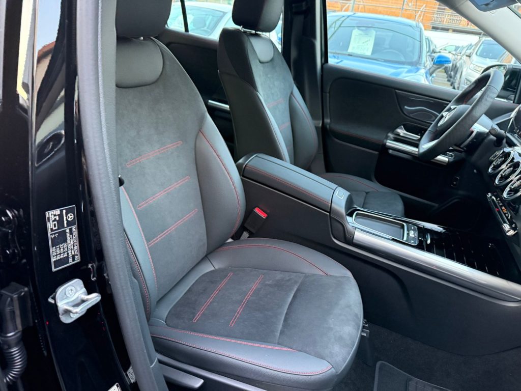 MERCEDES-BENZ GLA 180 Automatic AMG Line Premium - 29