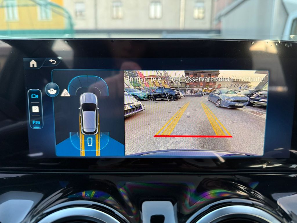 MERCEDES-BENZ GLA 180 Automatic AMG Line Premium - 21