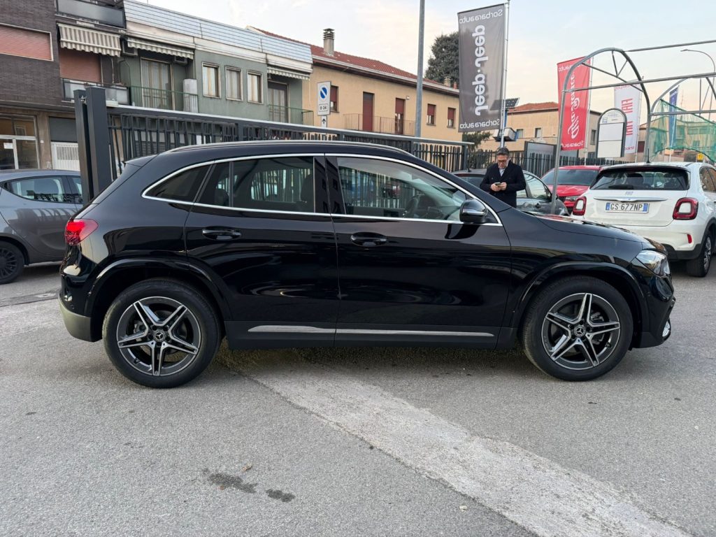 MERCEDES-BENZ GLA 180 Automatic AMG Line Premium - 6