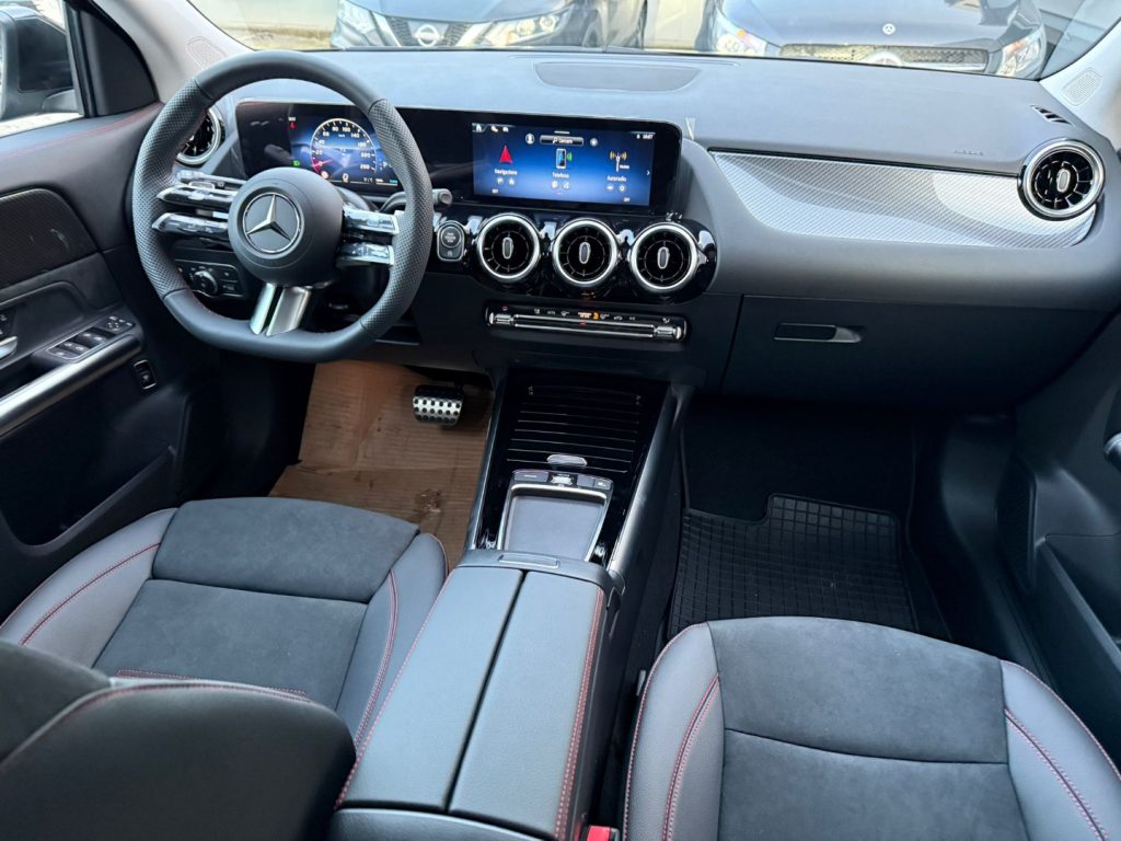 MERCEDES-BENZ GLA 180 Automatic AMG Line Premium - 14