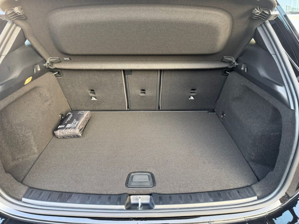 MERCEDES-BENZ GLA 180 Automatic AMG Line Premium - 34