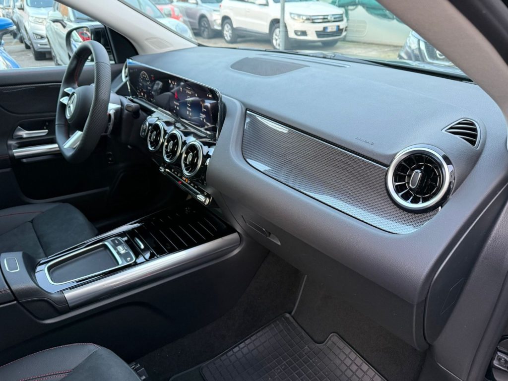 MERCEDES-BENZ GLA 180 Automatic AMG Line Premium - 13