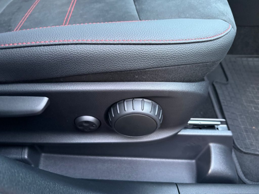 MERCEDES-BENZ GLA 180 Automatic AMG Line Premium - 30