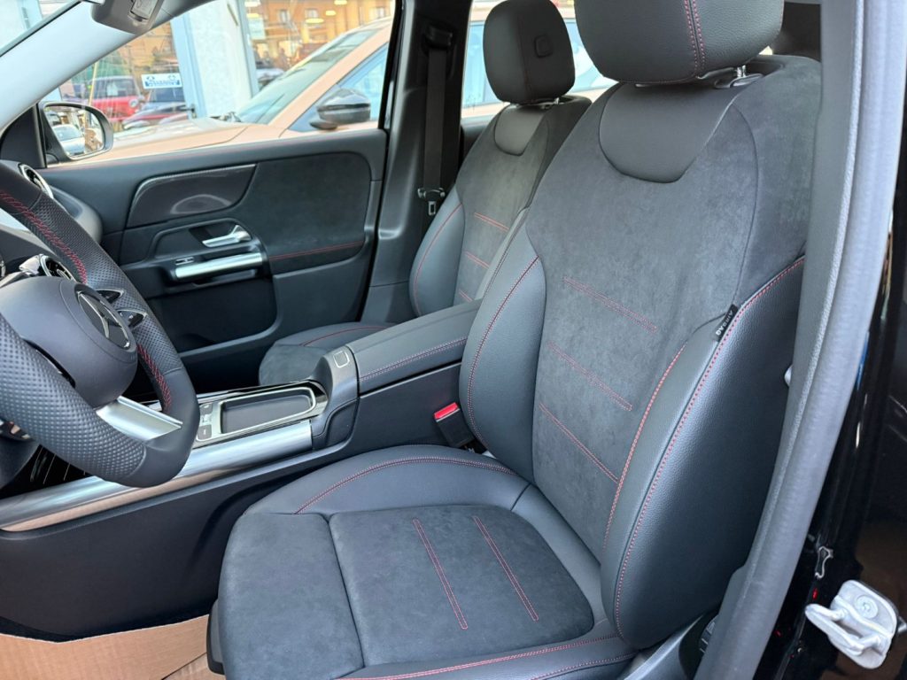 MERCEDES-BENZ GLA 180 Automatic AMG Line Premium - 28