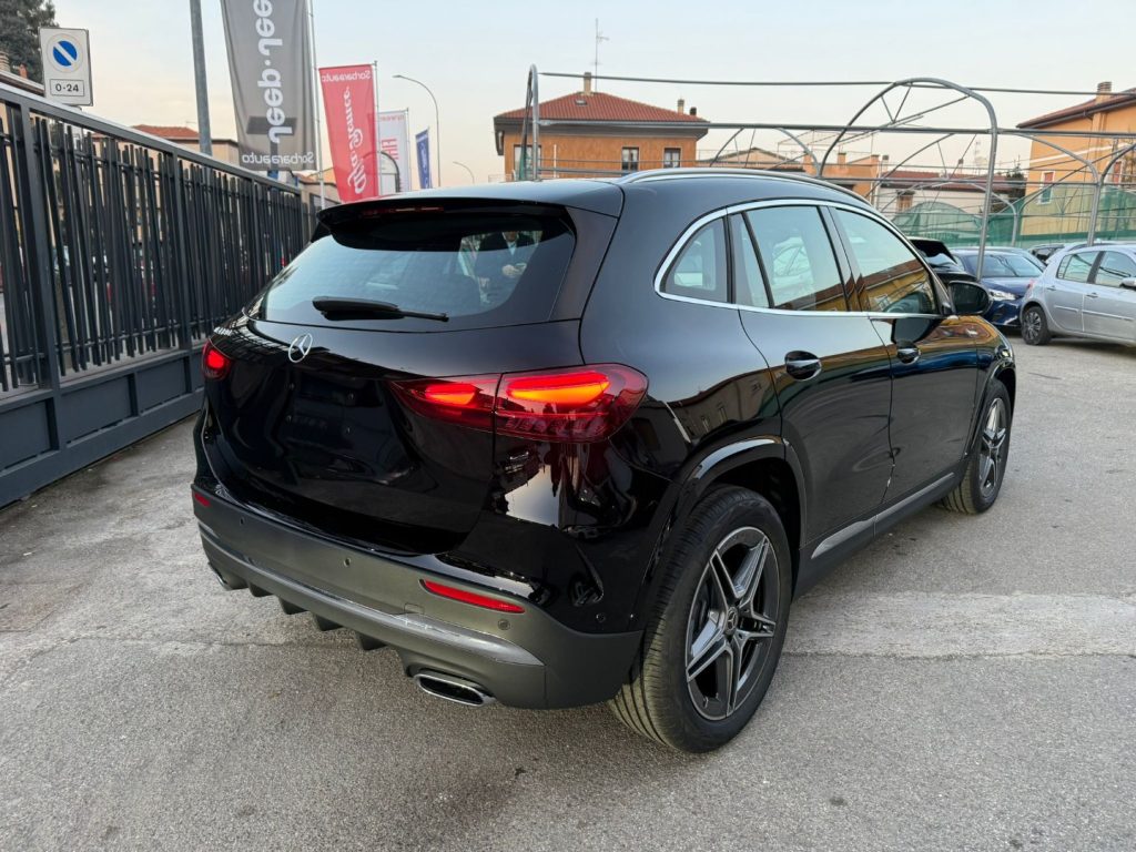 MERCEDES-BENZ GLA 180 Automatic AMG Line Premium - 5
