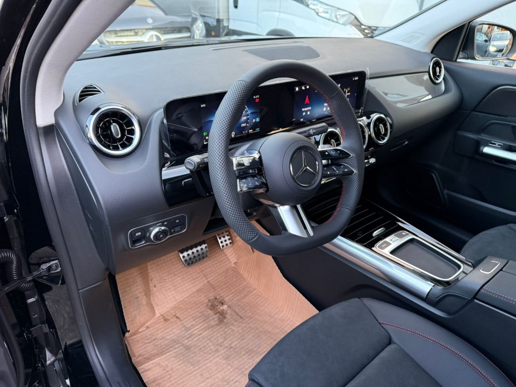 MERCEDES-BENZ GLA 180 Automatic AMG Line Premium - 12