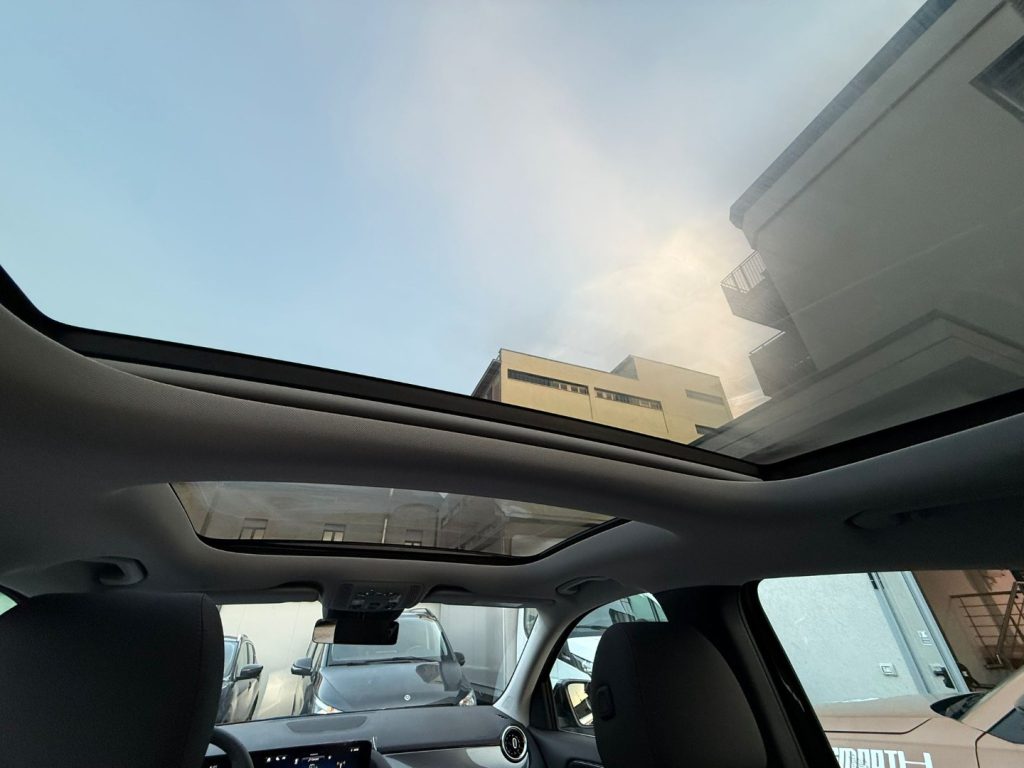 MERCEDES-BENZ GLA 180 Automatic AMG Line Premium - 26