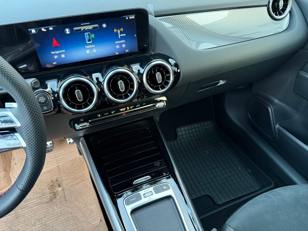 MERCEDES-BENZ GLA 180 Automatic AMG Line Premium - 16