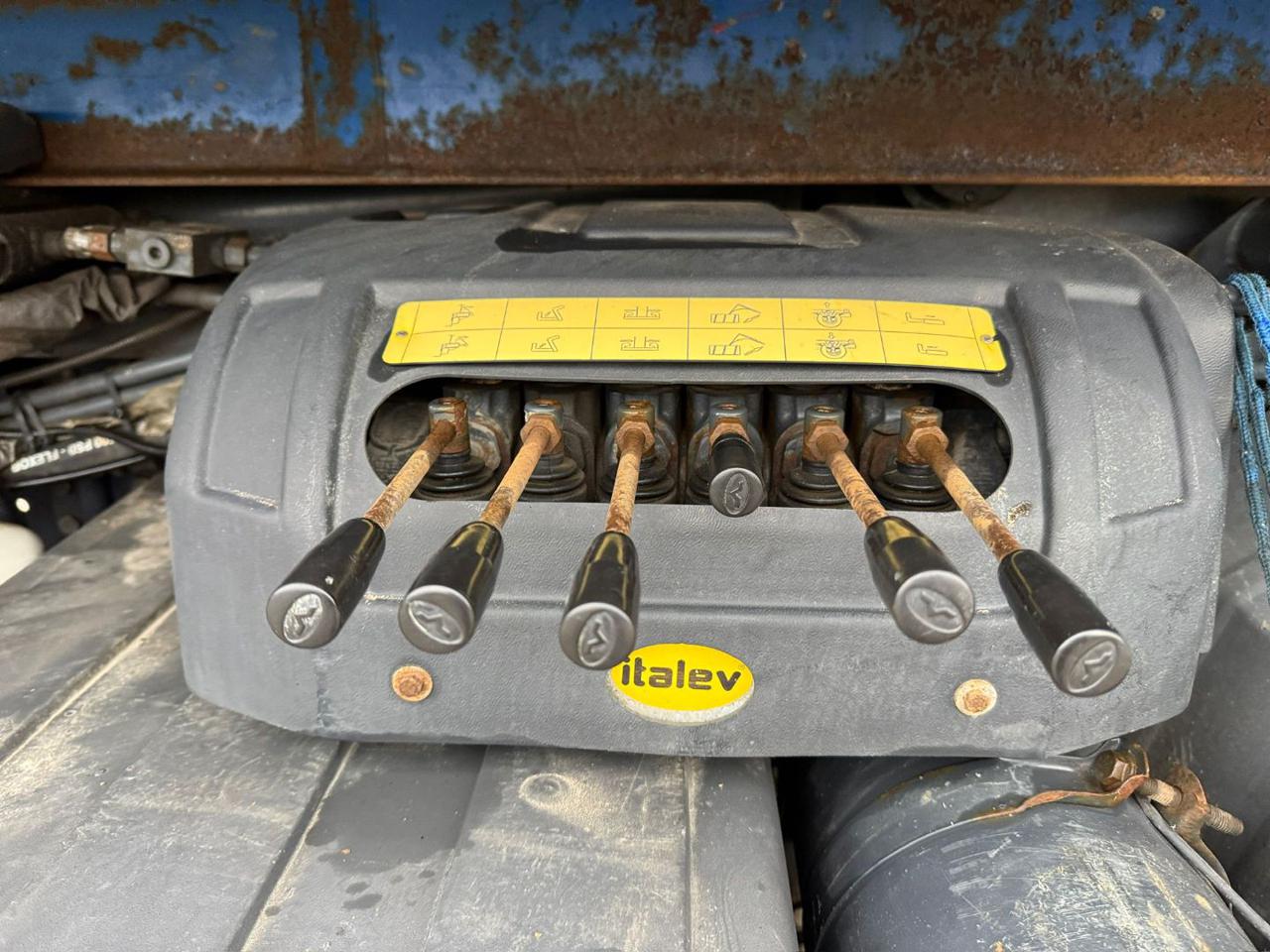 IVECO TRAKKER 500 - 8