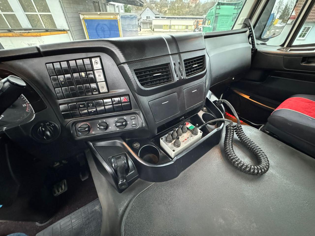 IVECO TRAKKER 500 - 16