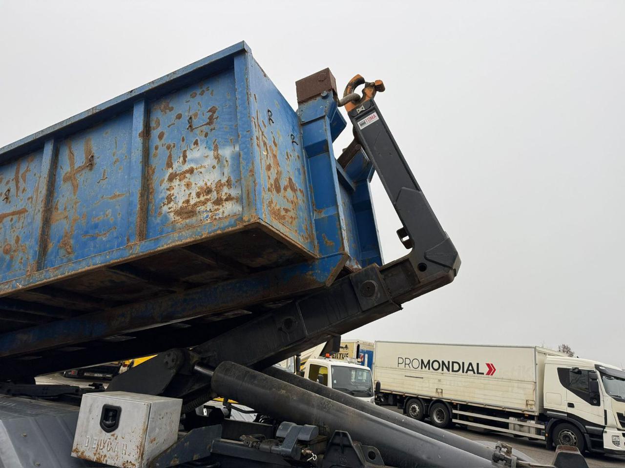 IVECO TRAKKER 500 - 7