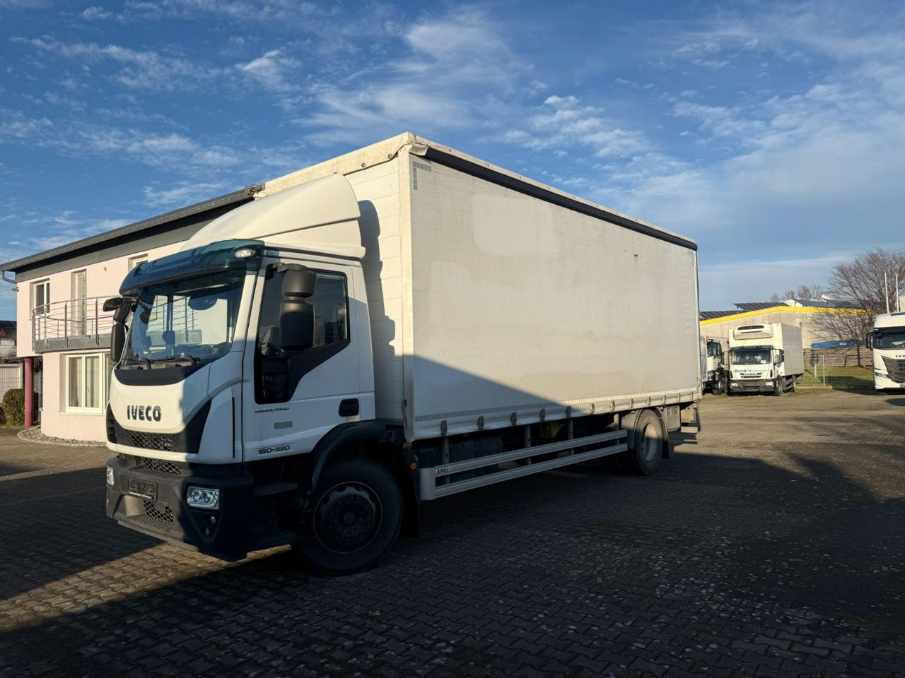 IVECO EUROCARGO 180-320P - 2