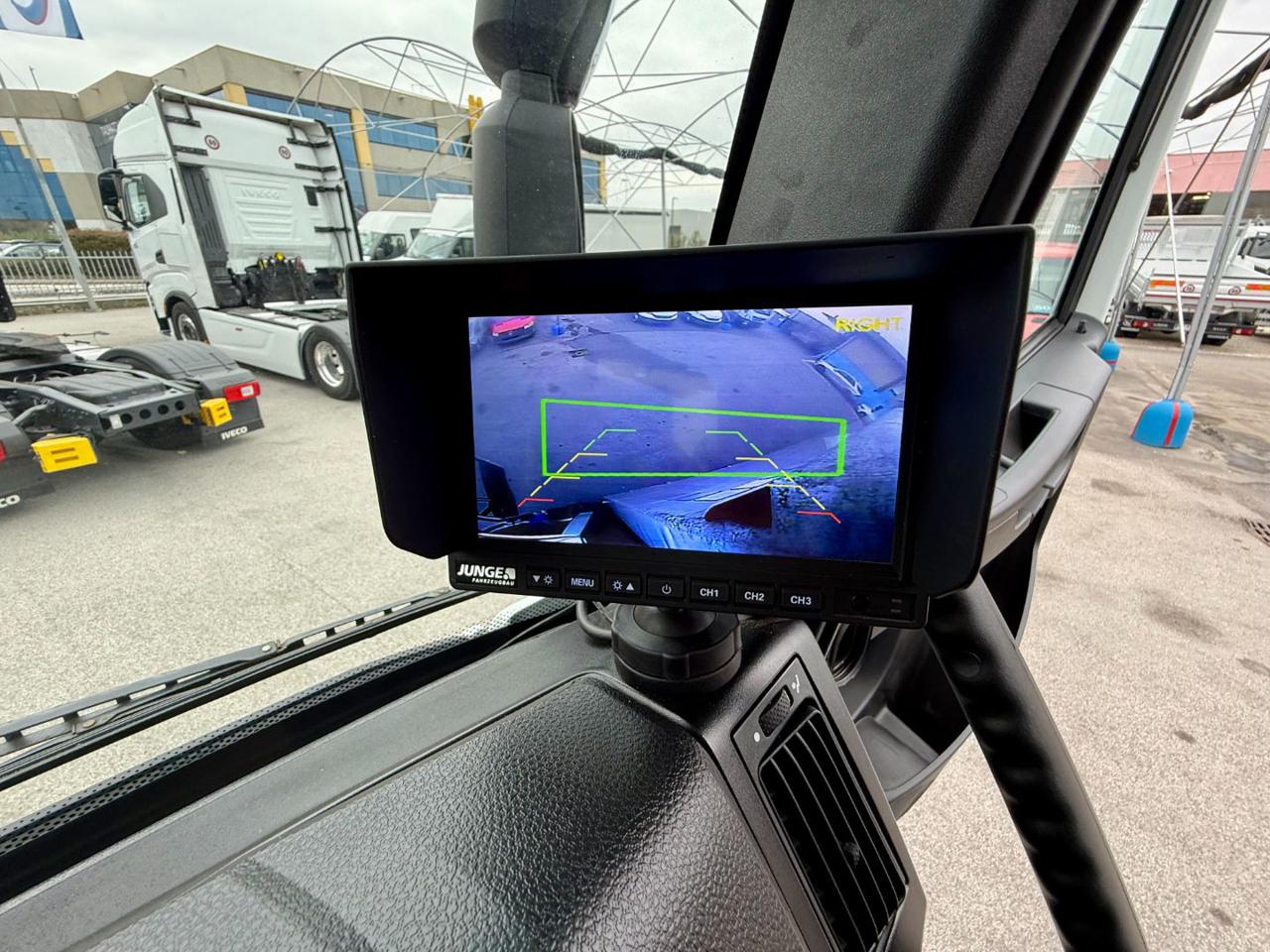 IVECO EUROCARGO 180-320P - 13