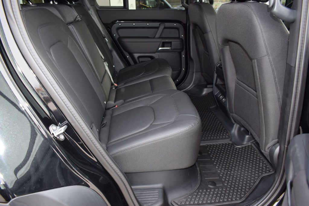 LAND ROVER Defender Defender 110 3.0D I6 200 CV AWD Auto S AUTOCARRO N - 24