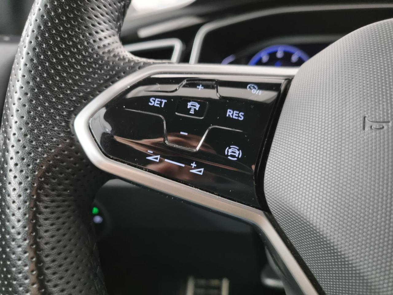 VOLKSWAGEN T-Roc 1.5 TSI ACT DSG R-Line - 24